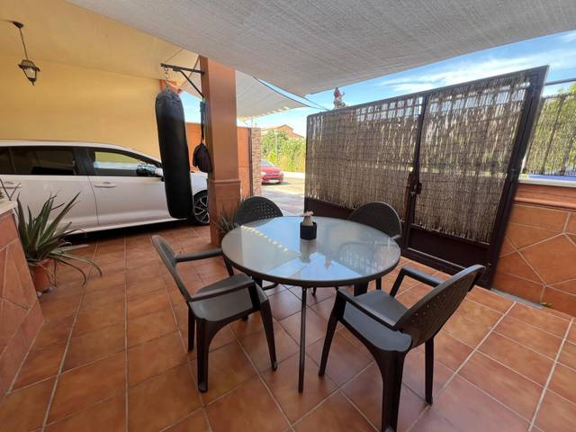 Casa-chalet en Venta en La Victoria