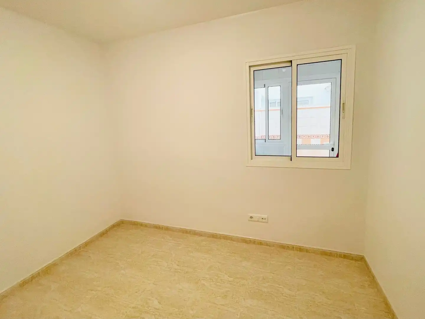 Habitación de Piso en venta en Torrox con Terraza, Horno y Piscina comunitaria