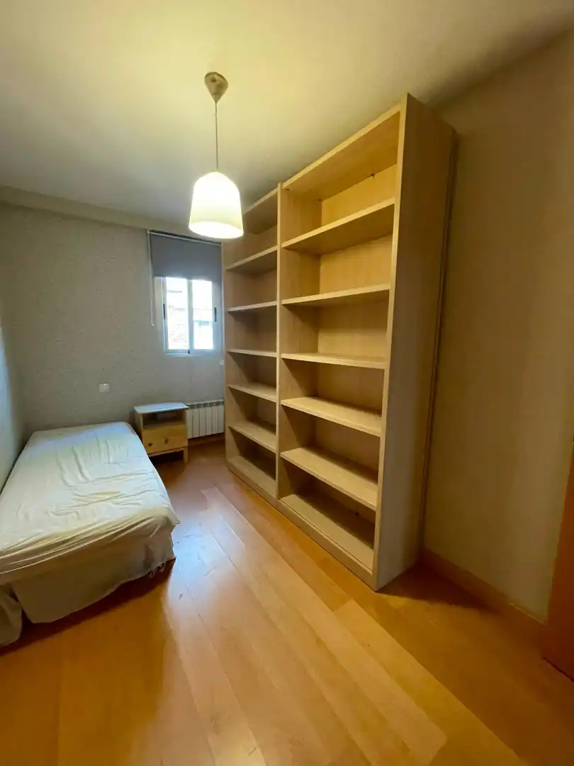 Bedroom of Flat for rent in Pozuelo de Alarcón  with Air Conditioner, Heating and Private garden