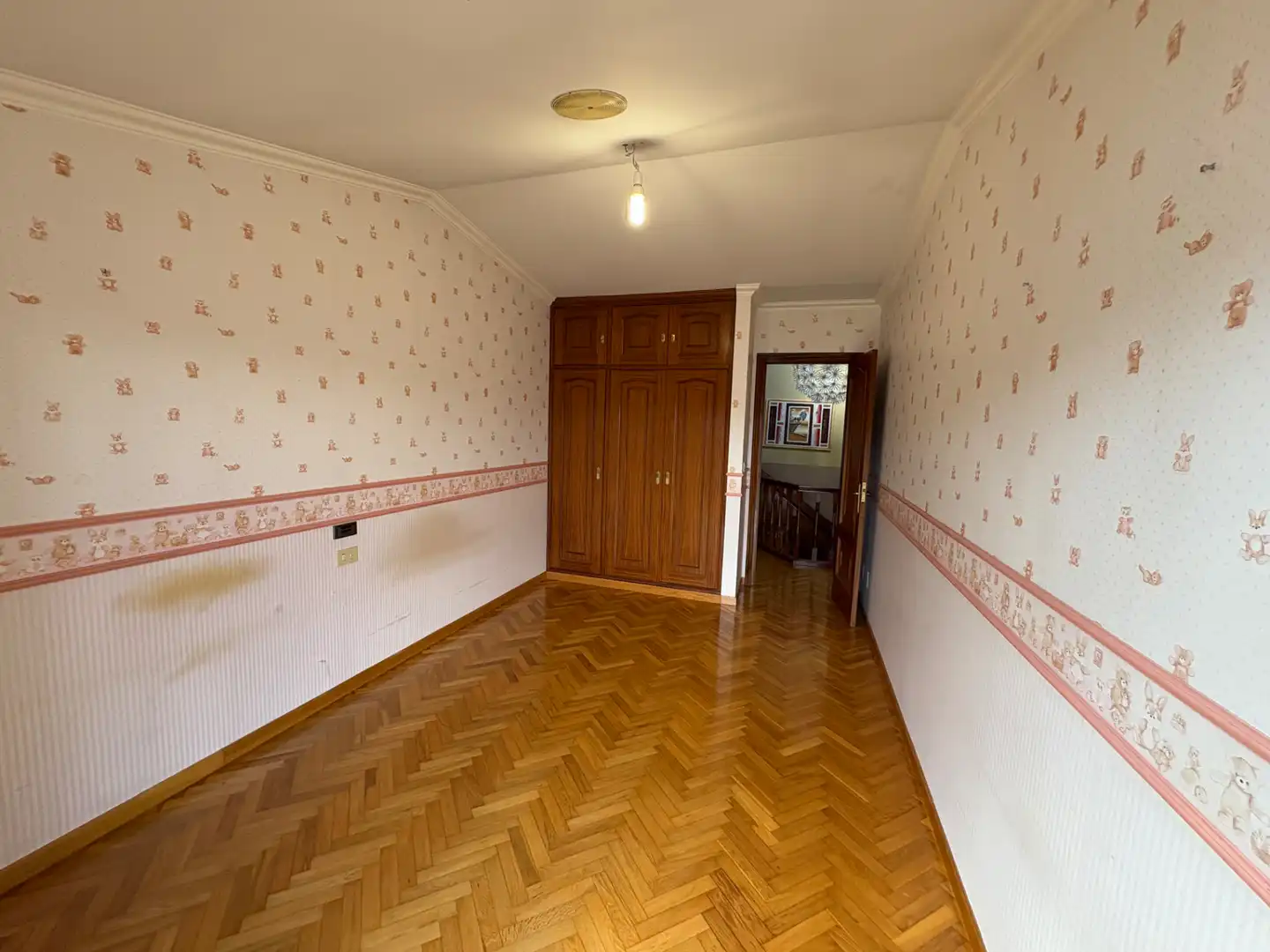 Habitación de Casa adosada en venta en Culleredo con Calefacción, Jardín privado y Parquet