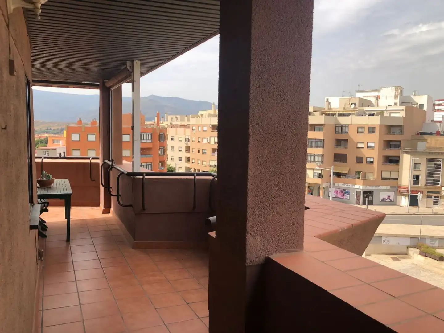 Terraza de Piso de alquiler en Algeciras con Amueblado