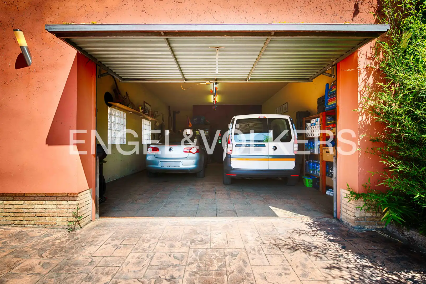 Parking de Casa o chalet en venta en Navata con Aire acondicionado, Calefacción y Jardín privado