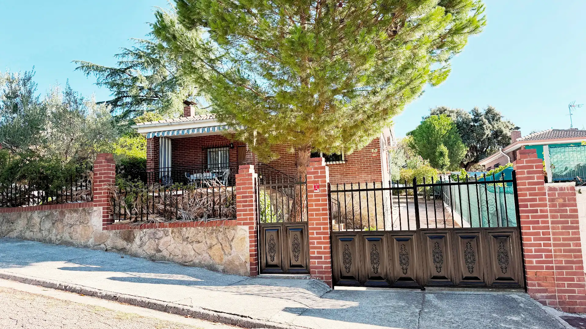 Vista exterior de Casa o chalet en venta en Santa Cruz del Retamar con Aire acondicionado, Calefacción y Jardín privado