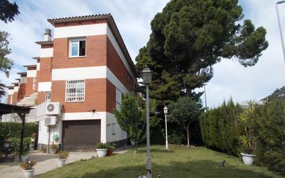 Exterior view of Single-family semi-detached for sale in Castelldefels  with Air Conditioner and Balcony