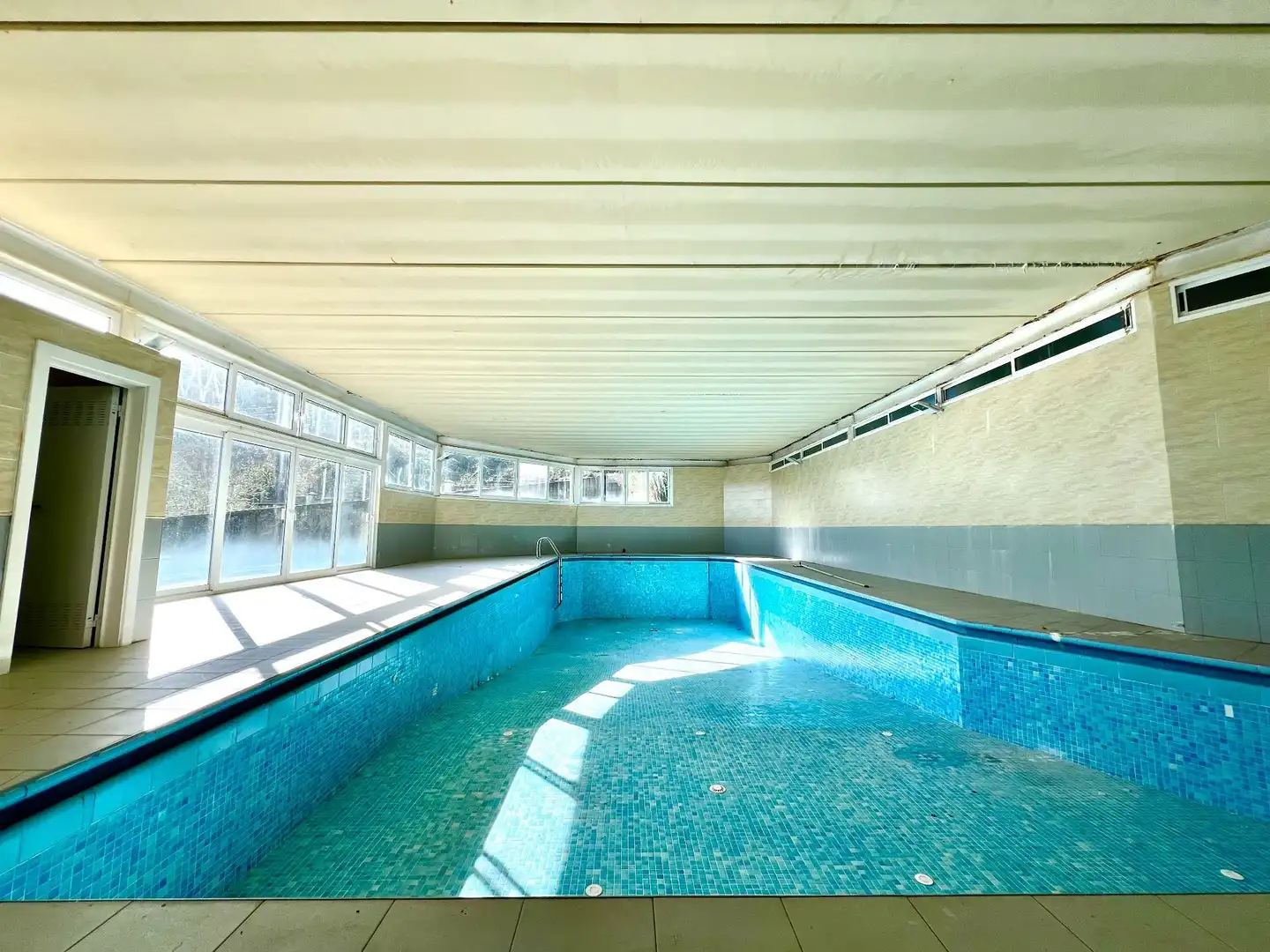 Piscina de Casa o xalet en venda en Bergondo amb Calefacció, Jardí privat i Terrassa