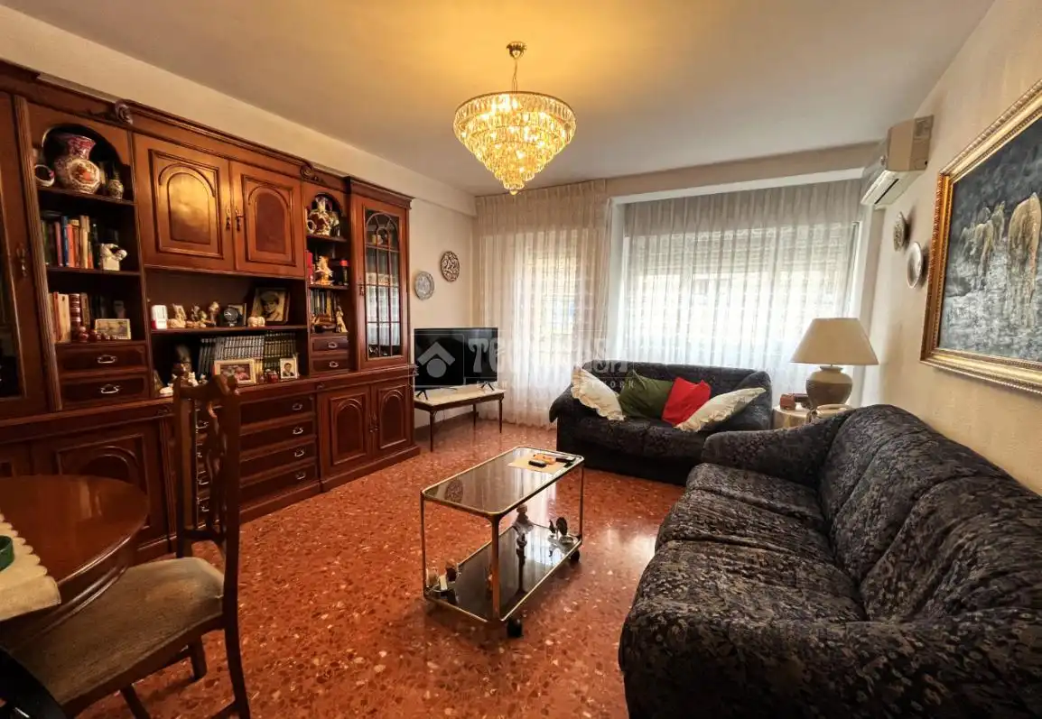 Wohnzimmer von Wohnung zum Verkauf in Zaragoza mit Klimaanlage, Heizung und Balkon