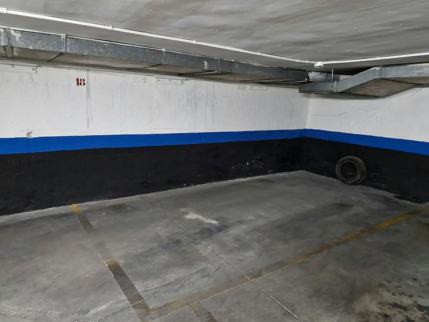 Parking de Piso en venta en  Madrid Capital con Terraza y Balcón