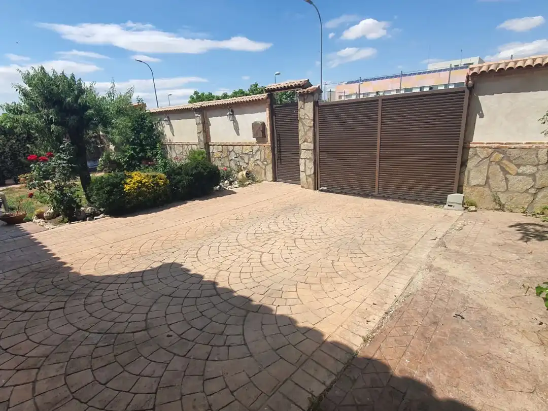 Chalet con piscina en venta en Avenida Aragoneses 1, imagen 20