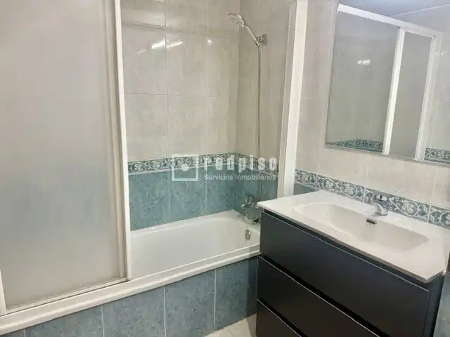 Badezimmer von Wohnung zur Miete in Castellón de la Plana / Castelló de la Plana mit Klimaanlage und Abstellraum