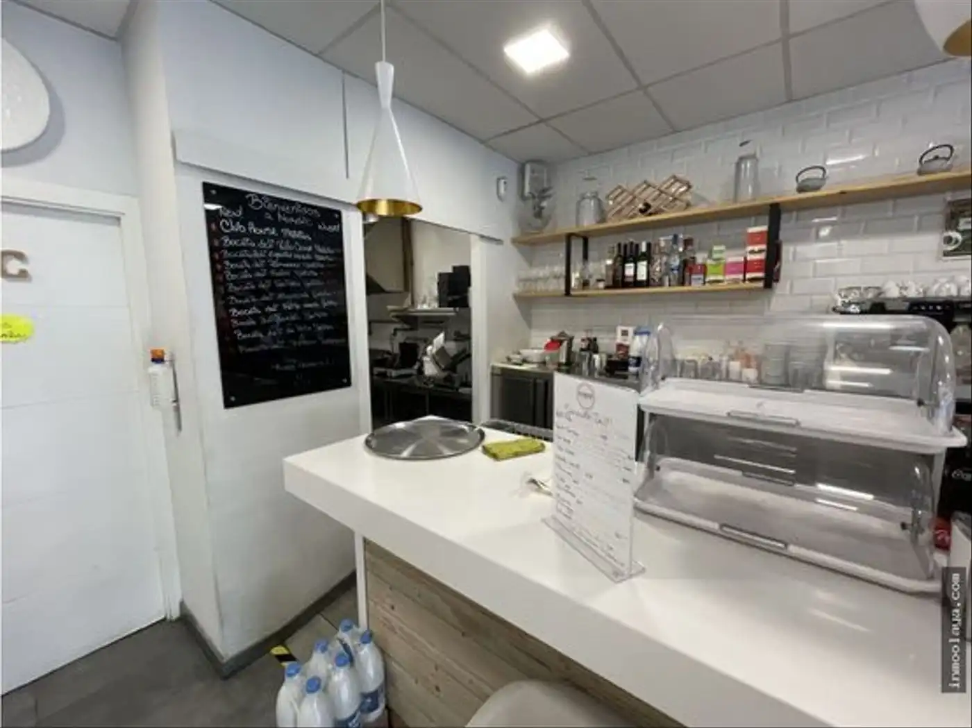 Business premises for transfer in Sants - Montjuïc, imagen 9