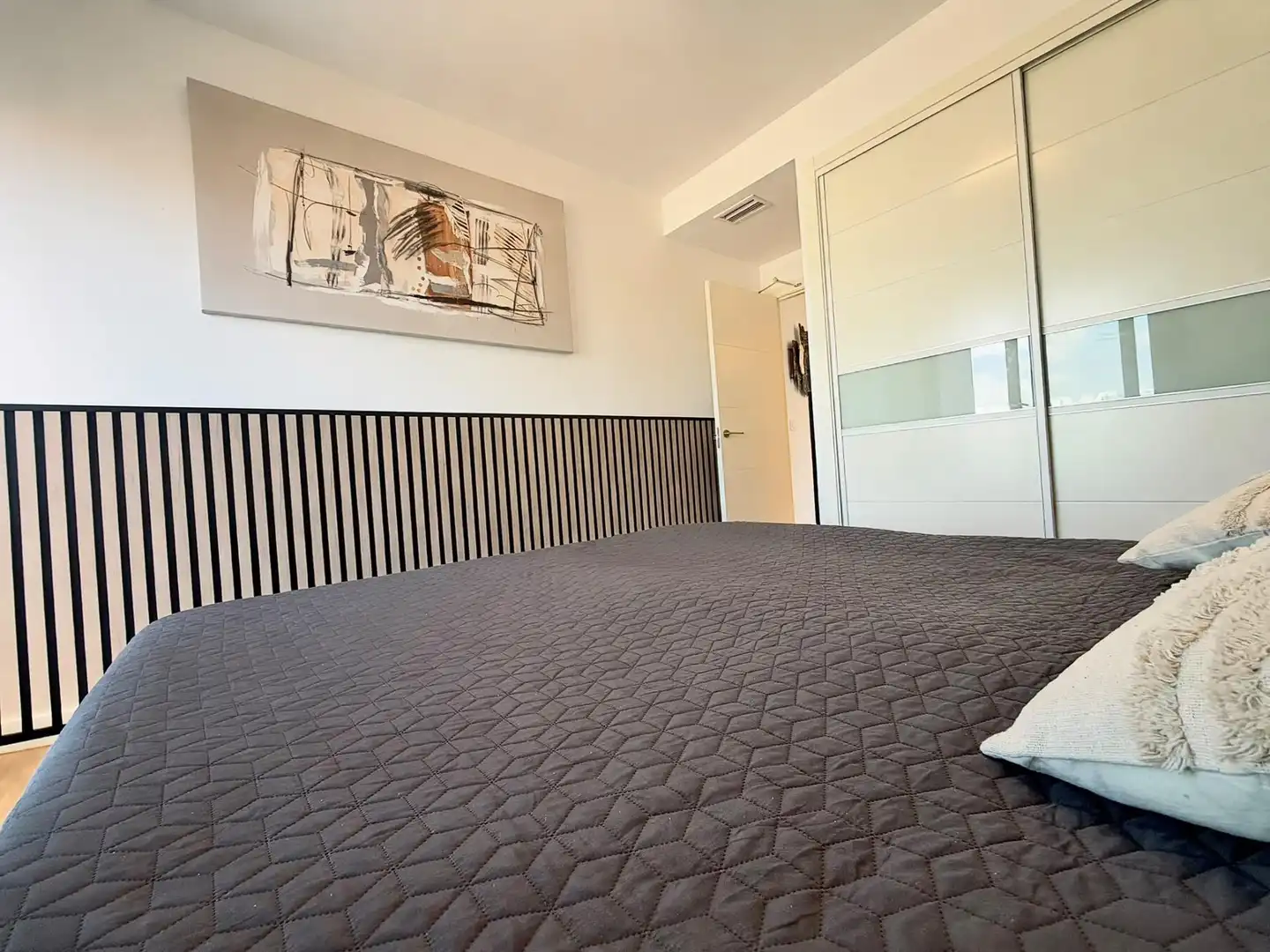 Habitación de Apartamento en venta en Torrevieja con Aire acondicionado, Calefacción y Terraza