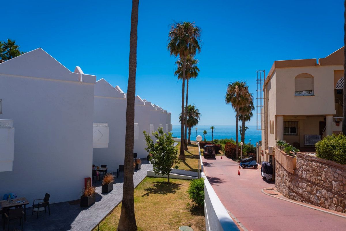 Exterior view of Flat for sale in Mijas  with Air Conditioner, Terrace and Washing machine