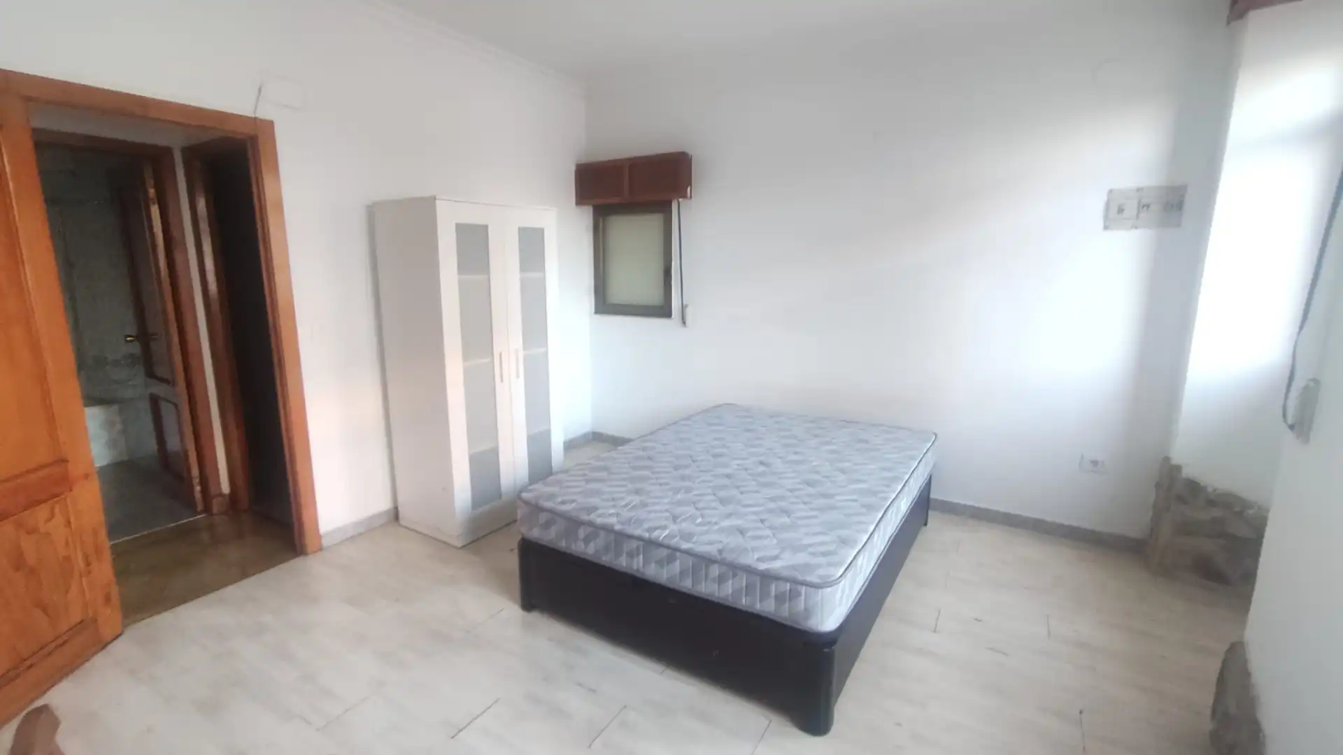 Habitación de Casa o chalet en venta en San Cibrao das Viñas con Jardín privado, Terraza y Amueblado