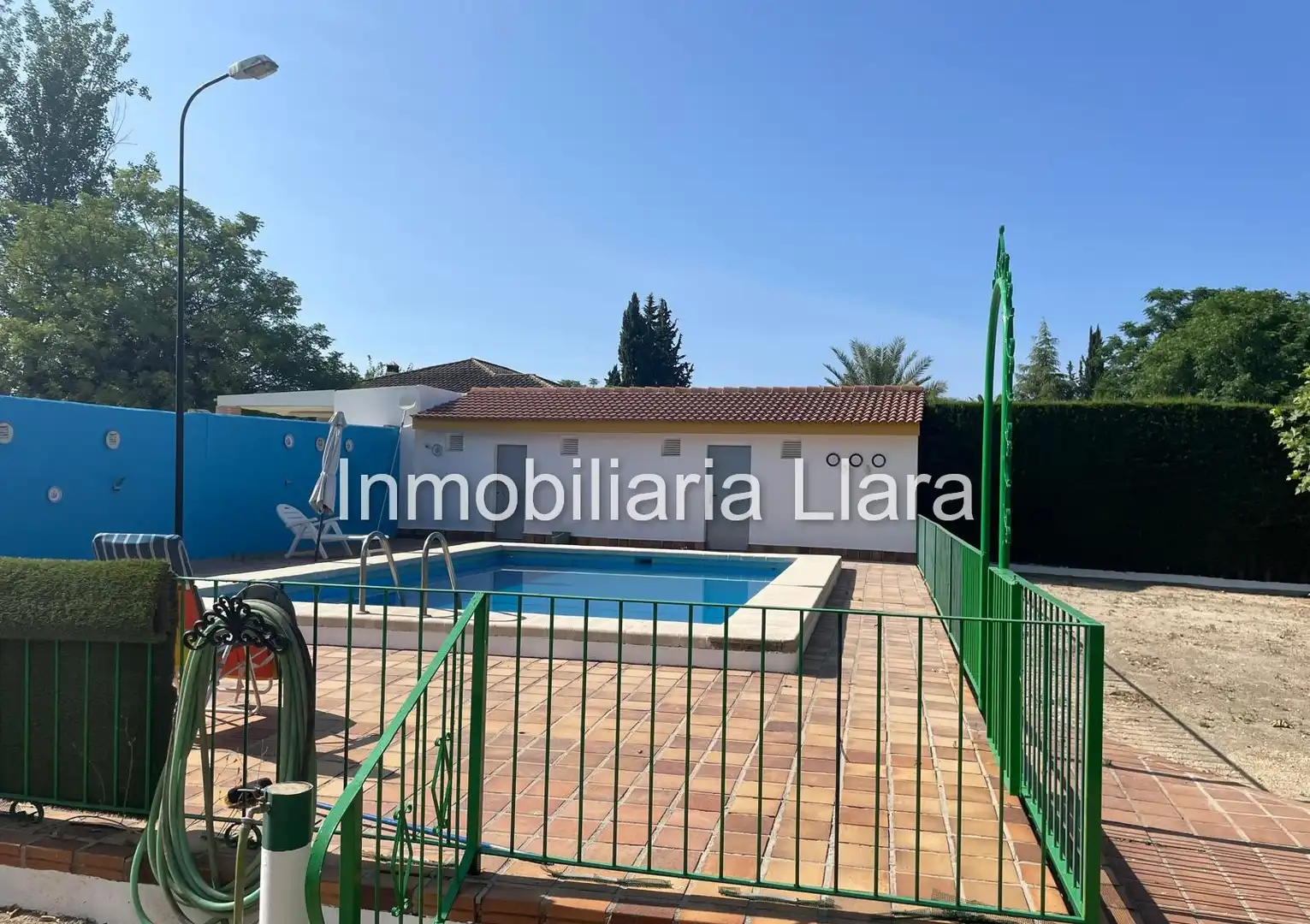 Vista exterior de Casa o chalet en venta en Lucena con Aire acondicionado, Jardín privado y Piscina