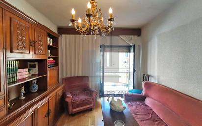 Living room of Flat for sale in Salamanca Capital  with Balcony