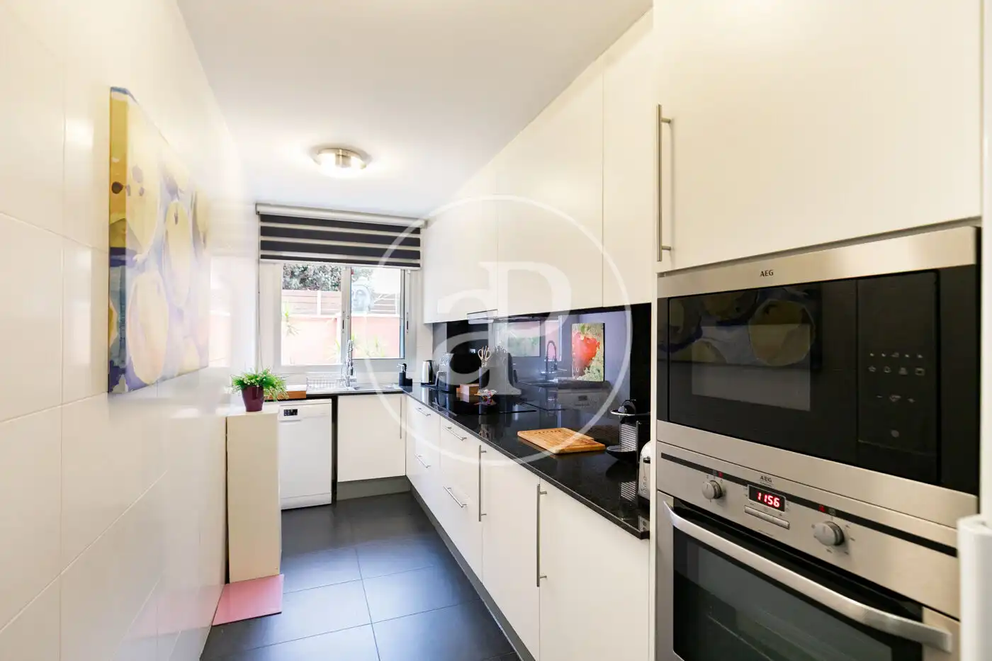 Küche von Wohnung zum Verkauf in Barcelona mit Klimaanlage, Heizung und Privatgarten