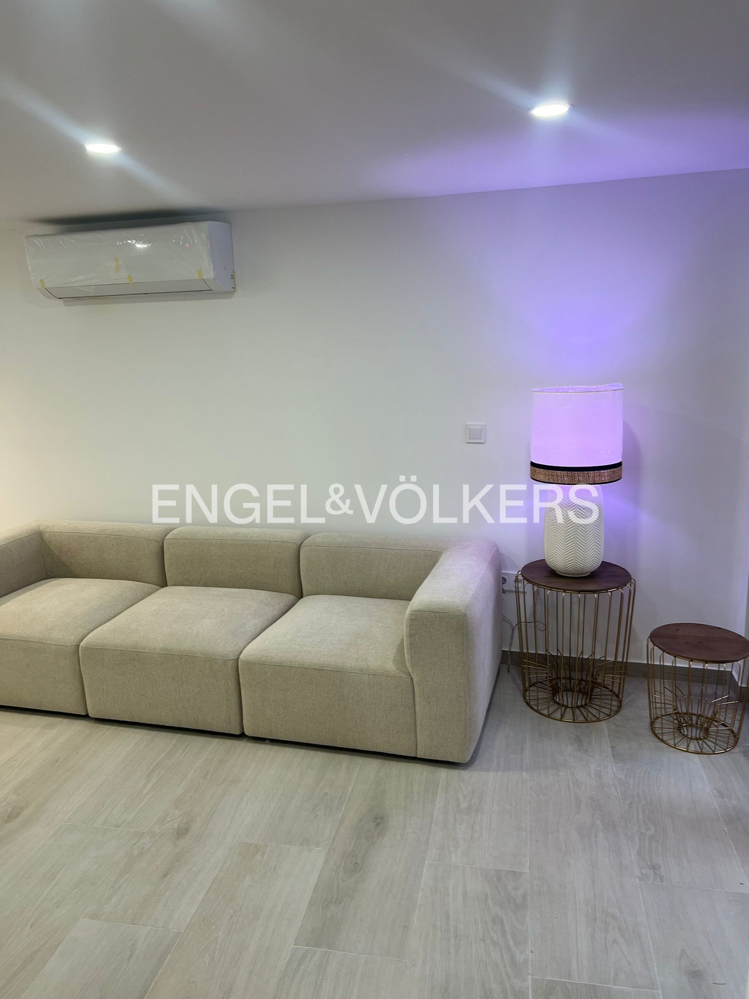 Sala d'estar de Casa adosada de lloguer en Torrent amb Aire condicionat, Calefacció i Jardí privat