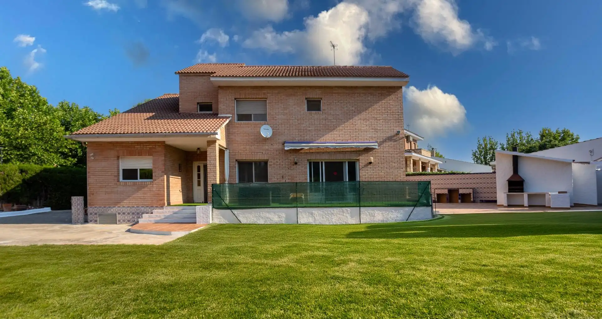 Vista exterior de Casa o chalet en venta en Zuera con Calefacción, Terraza y Piscina comunitaria