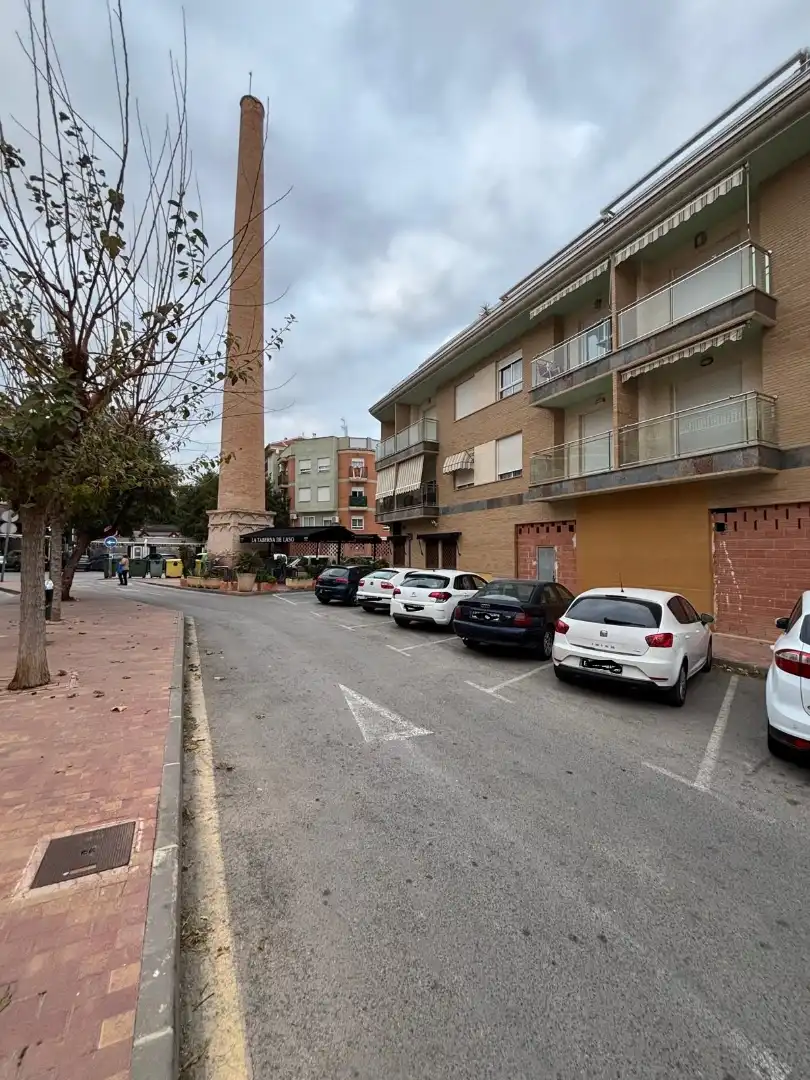 Locale commerciale in vendita a Plaza La Chimenea de Basilio 2