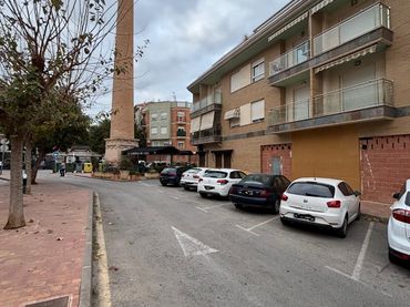 Local comercial en venta en Plaza La Chimenea de Basilio 2