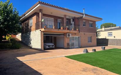 Vista exterior de Casa o xalet en venda en Caldes de Malavella amb Aire condicionat, Terrassa i Piscina