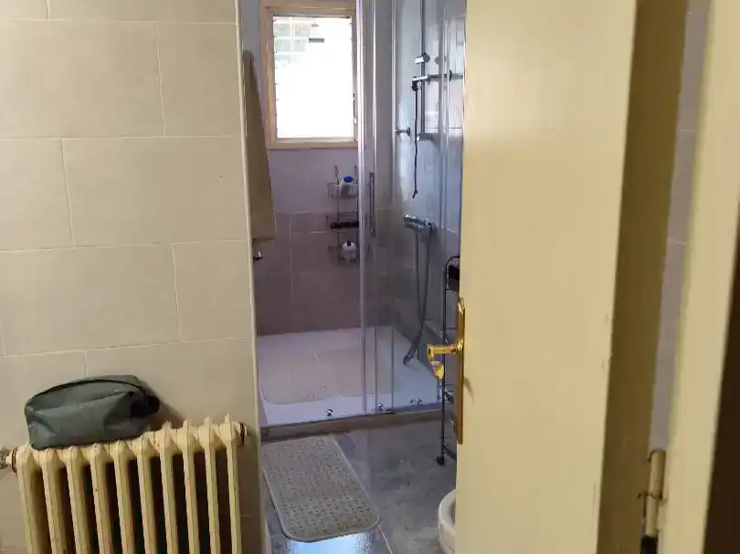 Bany de Pis en venda en La Bisbal del Penedès amb Aire condicionat, Jardí privat i Parquet