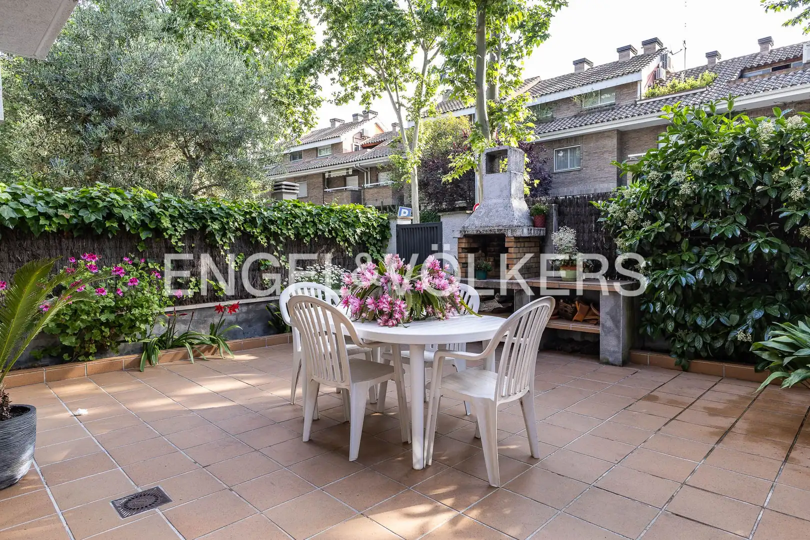 Terrassa de Casa o xalet en venda en Cerdanyola del Vallès amb Aire condicionat, Calefacció i Jardí privat