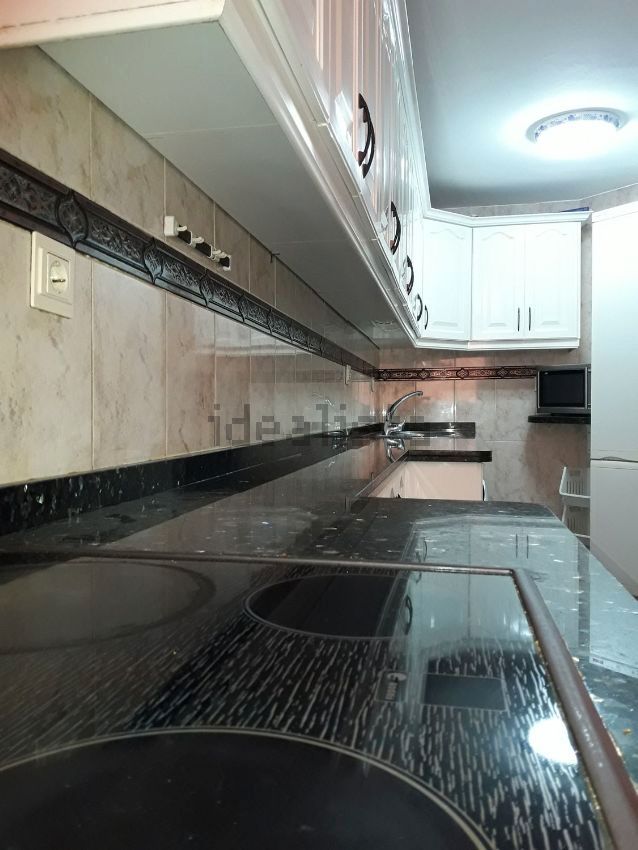 Cuina de Pis de lloguer en  Granada Capital amb Aire condicionat, Terrassa i Moblat