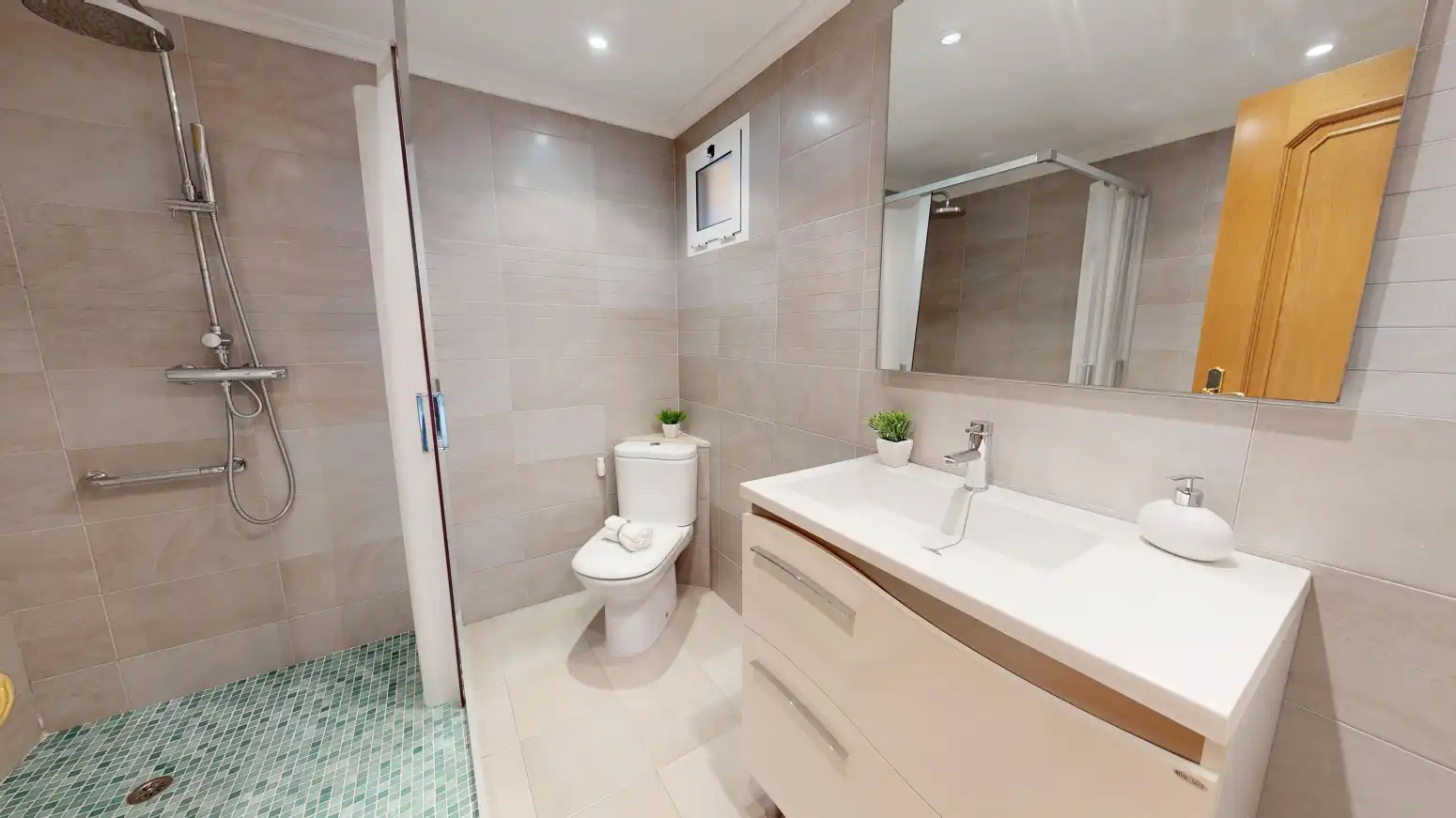 Baño de Piso en venta en Valencia con Aire acondicionado y Balcón