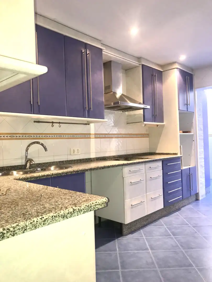 Cocina de Casa adosada en venta en Plasencia con Aire acondicionado, Calefacción y Jardín privado