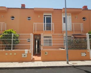 Vista exterior de Casa adosada en venda en Candelaria amb Balcó i Piscina comunitària