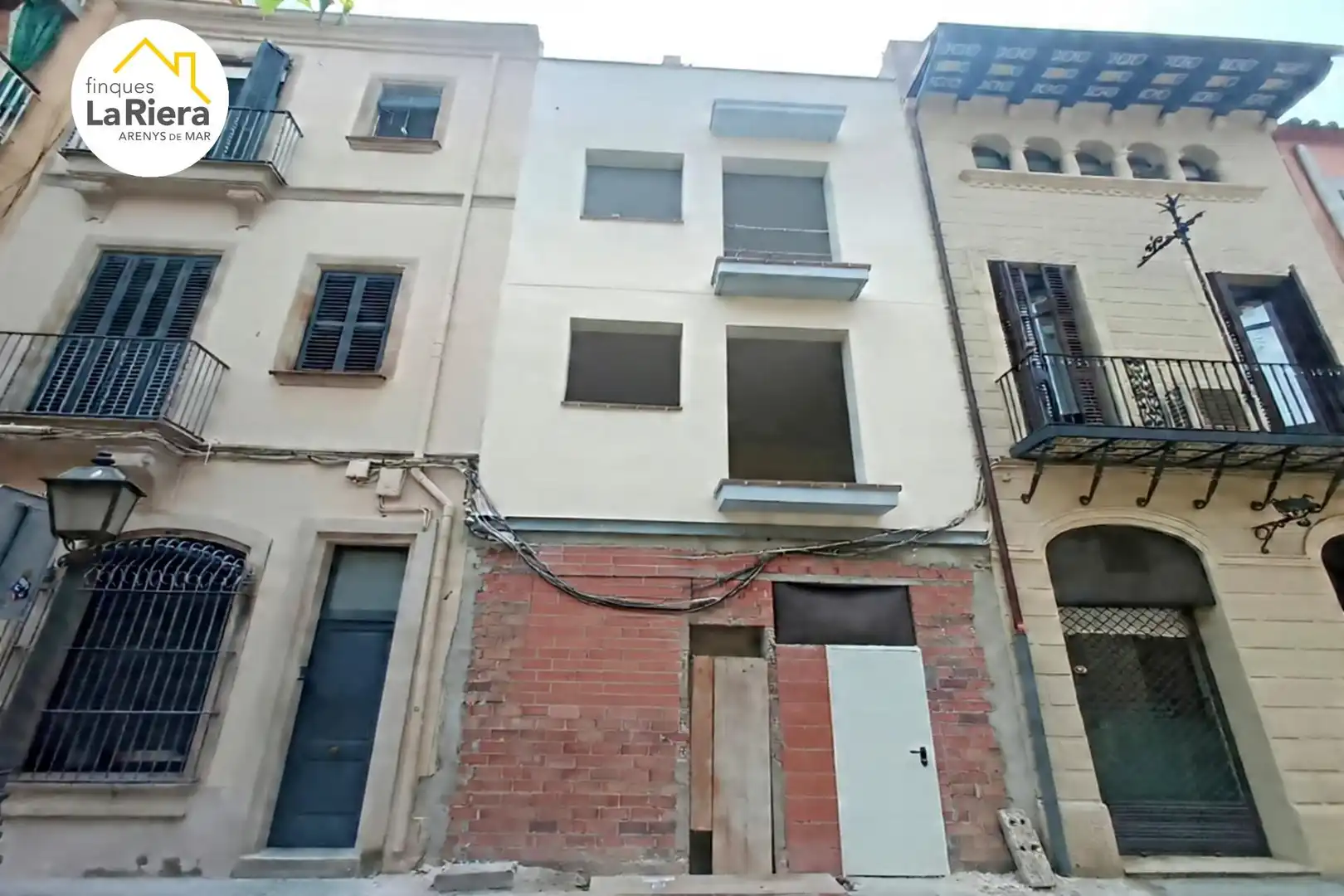 Vista exterior de Piso en venta en Arenys de Mar con Calefacción, Terraza y Balcón