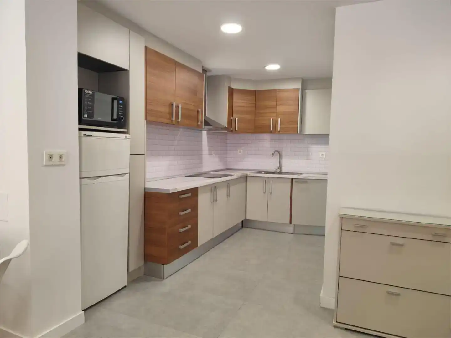 Kitchen of Flat for rent in  Granada Capital  with Air Conditioner and Balcony