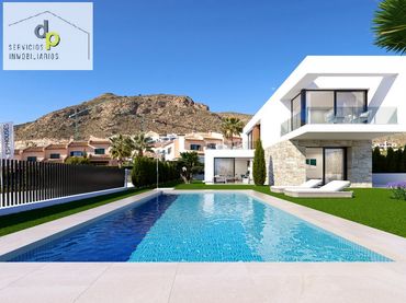 Villa avec balcon à vendre à Golf Bahía