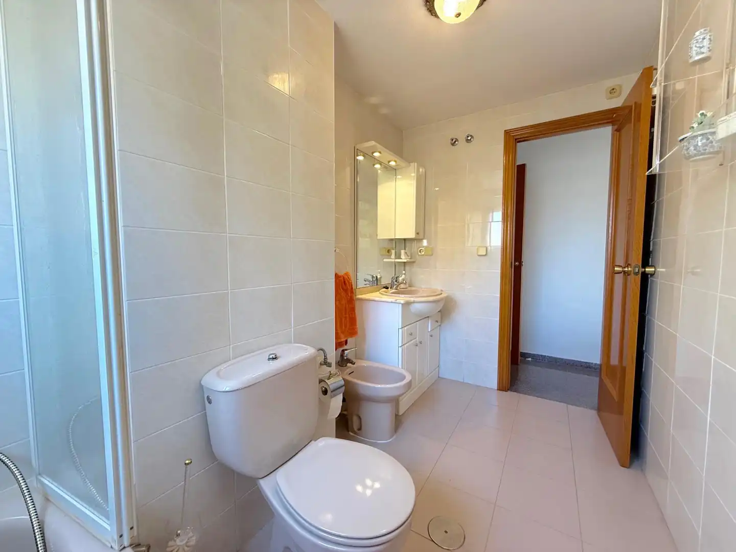 Baño de Apartamento en venta en Benidorm con Aire acondicionado, Jardín privado y Amueblado