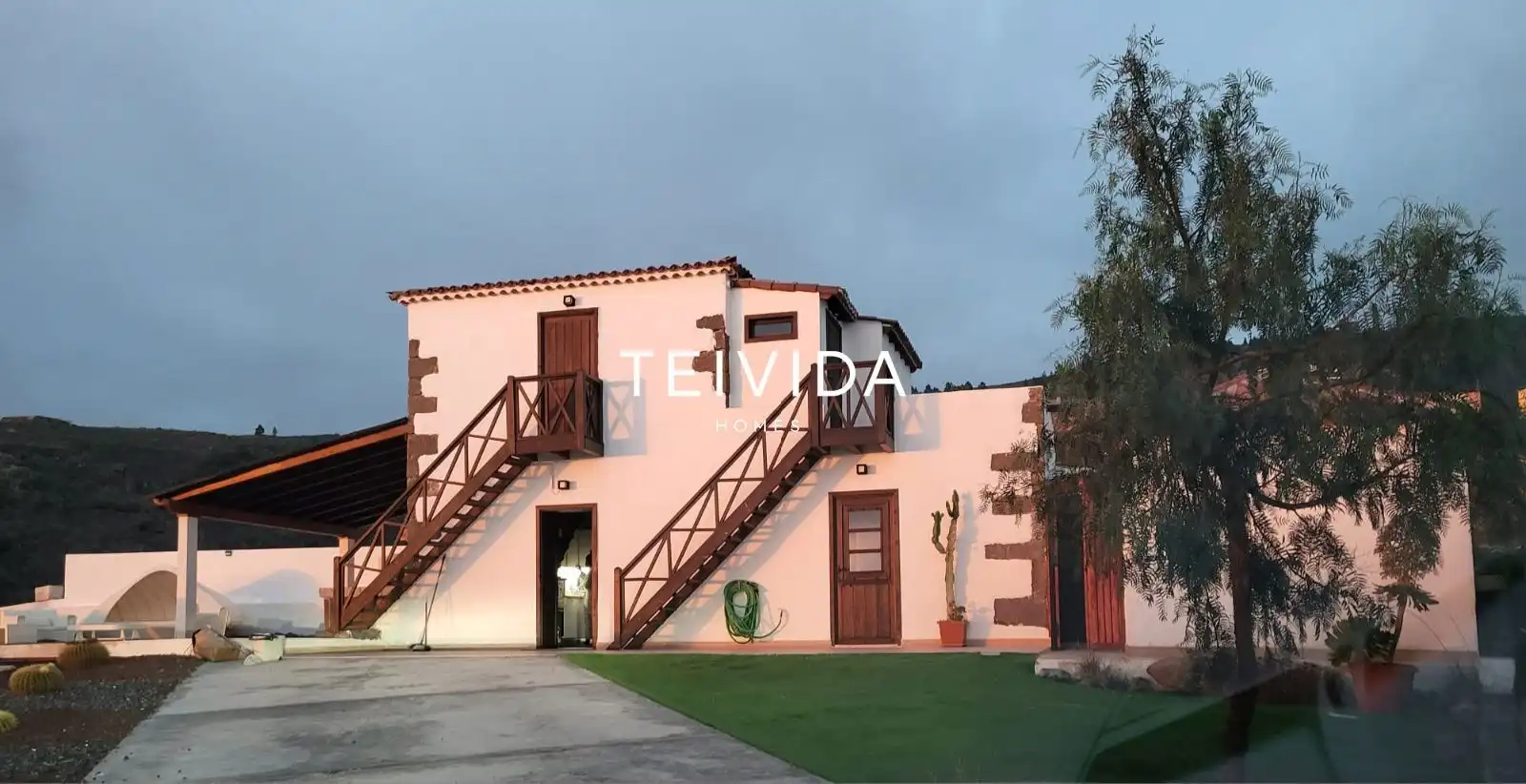 Vista exterior de Casa o xalet en venda en Guía de Isora amb Piscina