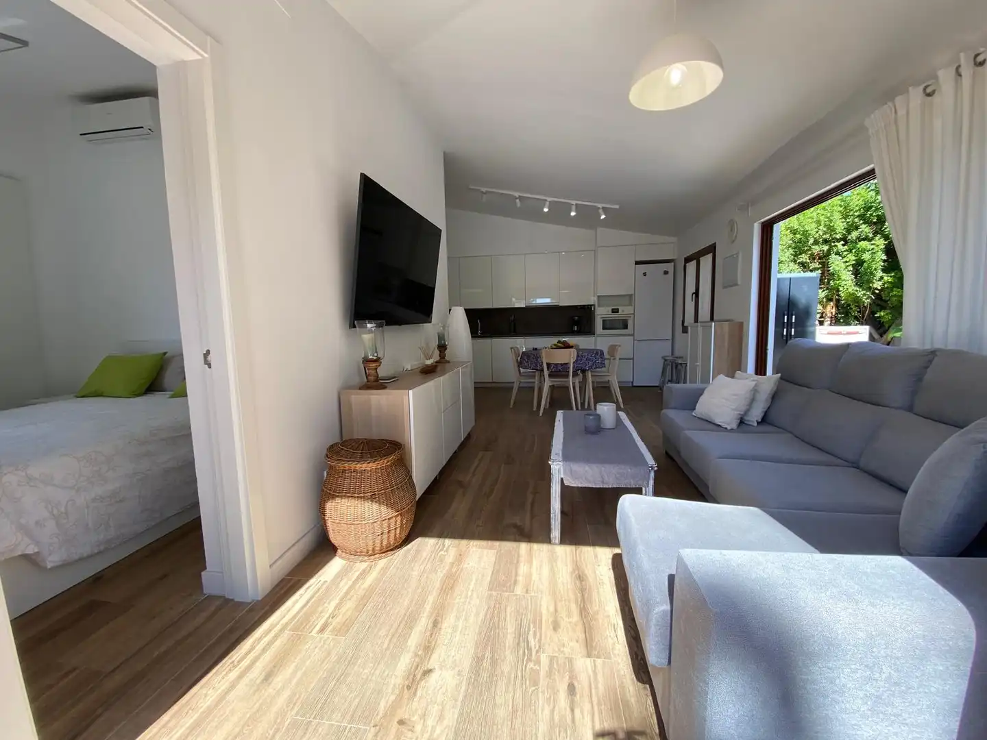 Sala d'estar de Casa o xalet en venda en San Bartolomé de Tirajana amb Aire condicionat, Terrassa i Moblat
