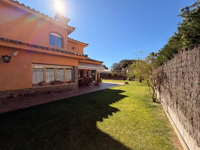Garden of Houses for sale in Mont-ras  with Air Conditioner, Heating and Private garden