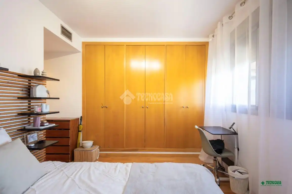 Habitación de Piso en venta en Almería con Terraza, Trastero y Piscina comunitaria