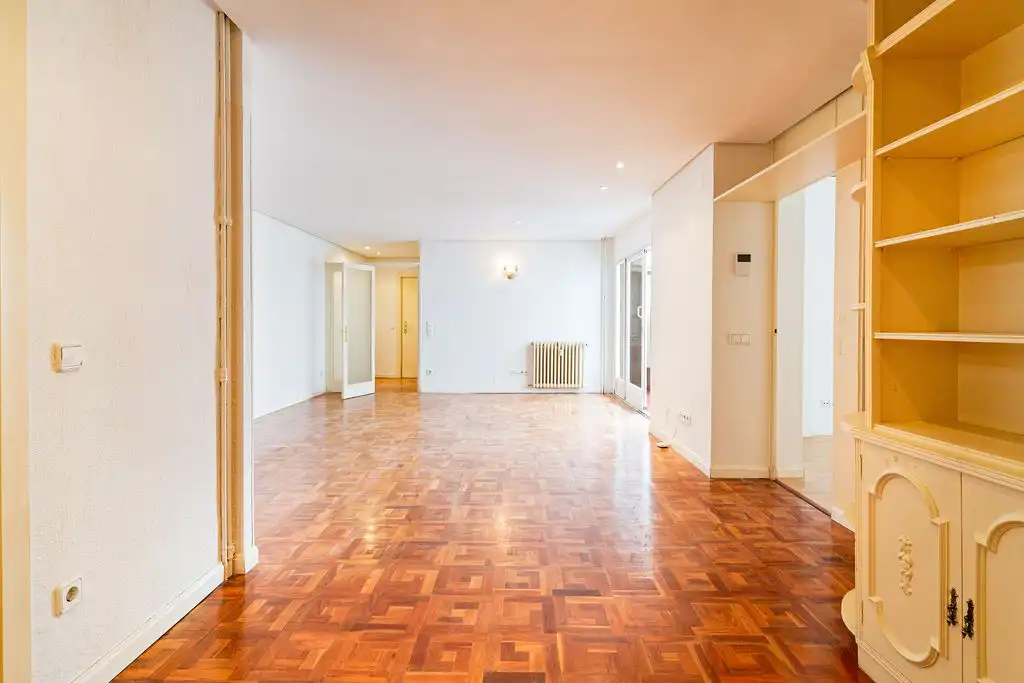 Flat with terrace for sale in Calle de Ponzano, imagen 4