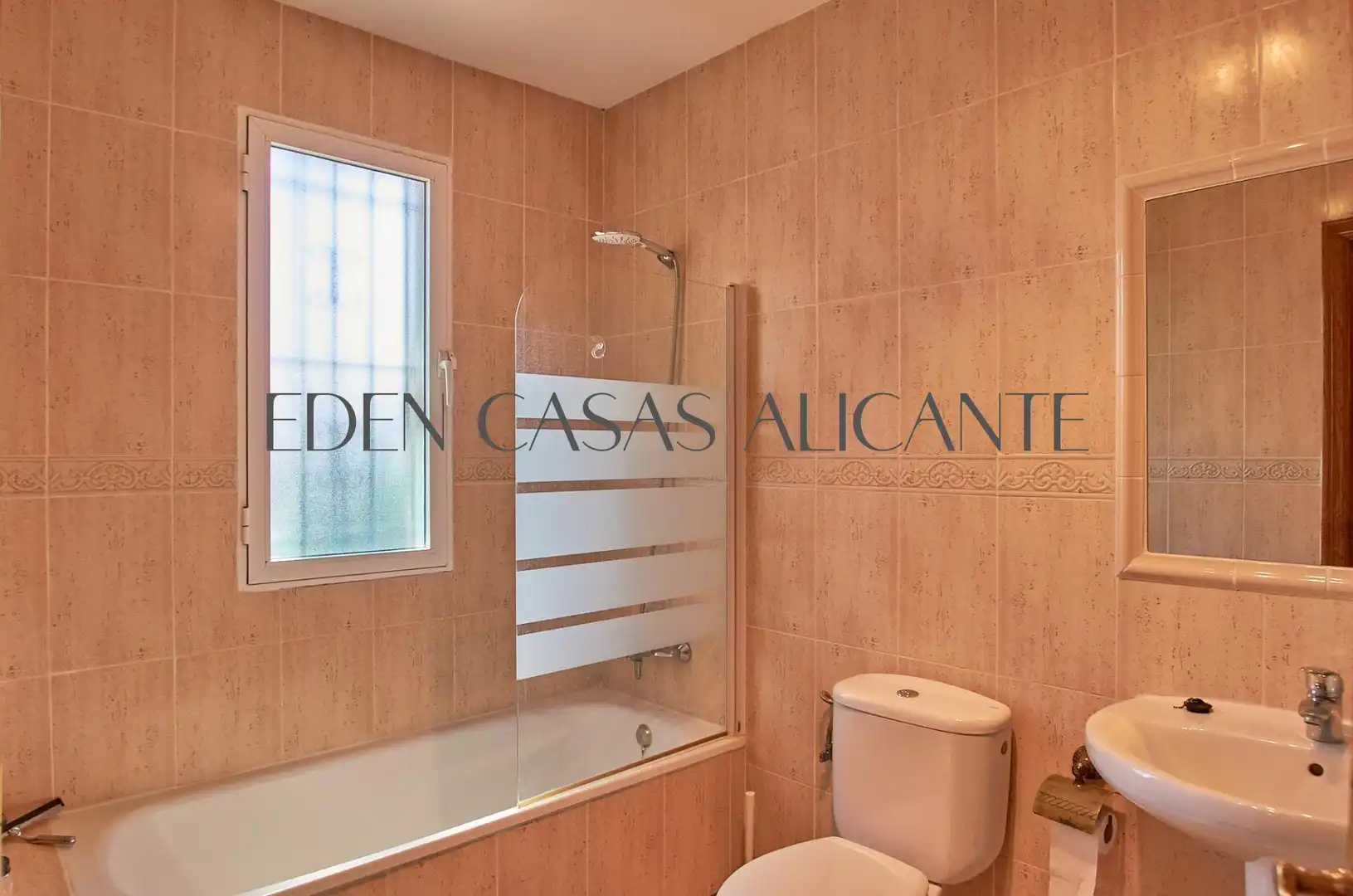 Baño de Casa o chalet en venta en Busot con Aire acondicionado, Calefacción y Jardín privado