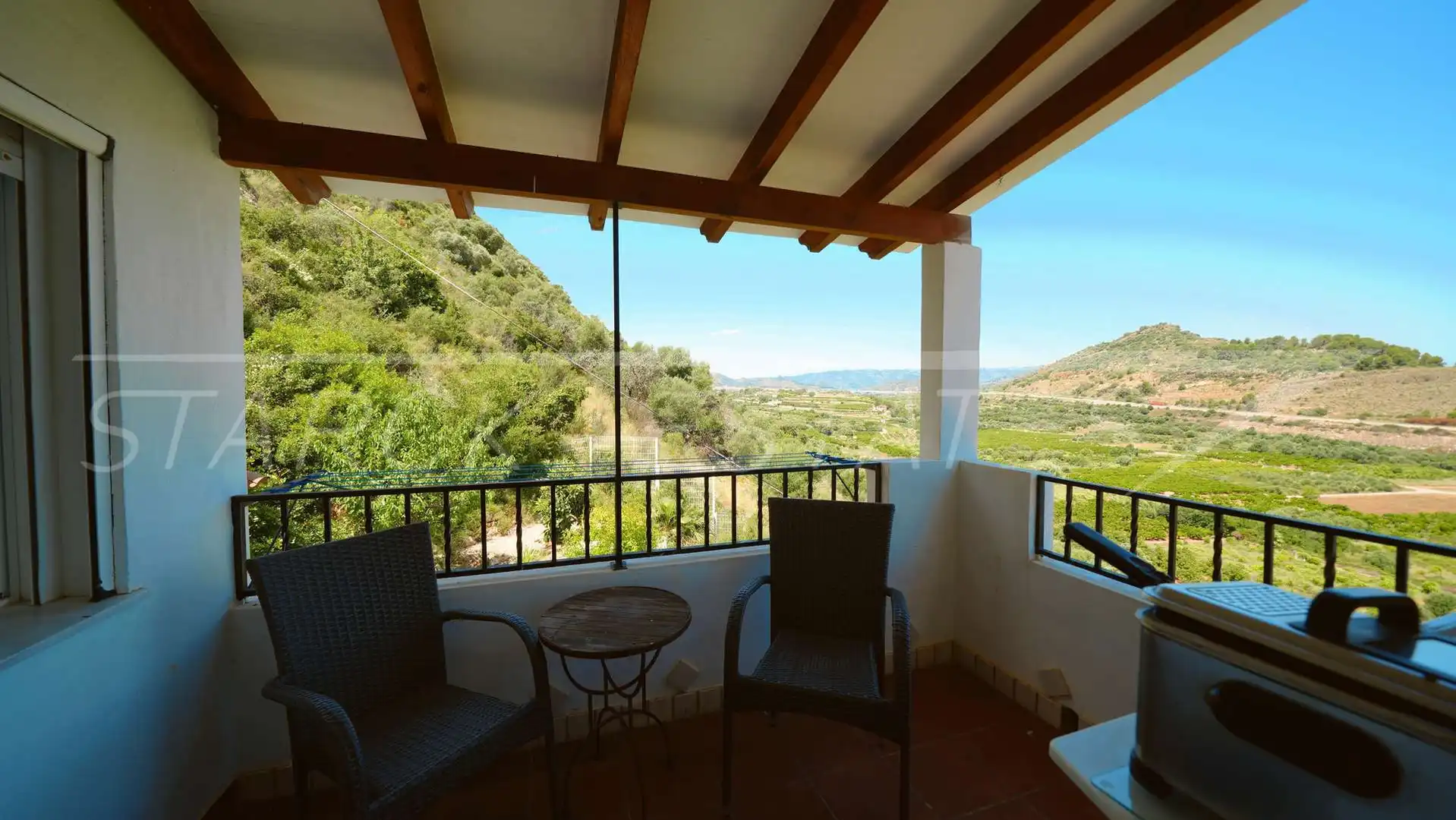 Terrassa de Casa o xalet en venda en Oliva amb Aire condicionat, Jardí privat i Piscina