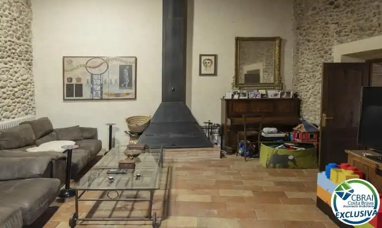 Sala d'estar de Casa o xalet en venda en Sant Miquel de Fluvià amb Aire condicionat, Calefacció i Terrassa