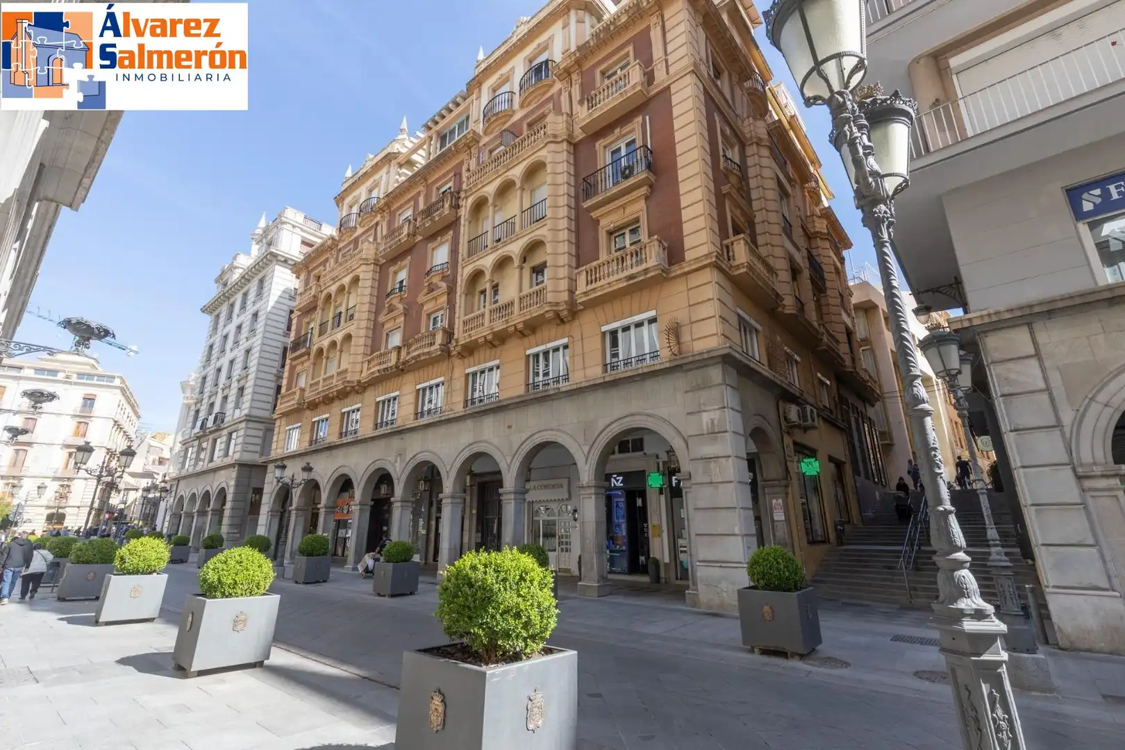 Vista exterior de Pis en venda en Granada amb Calefacció