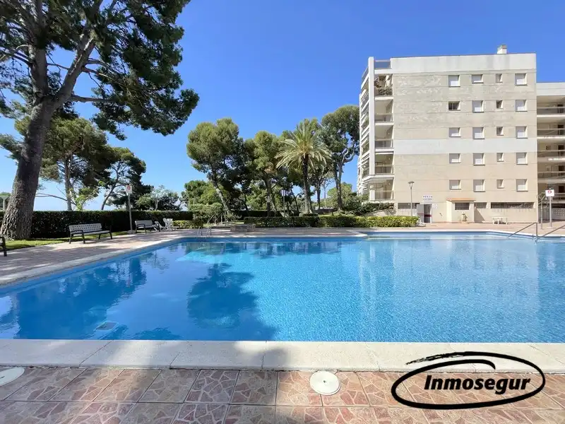 Piscina de Piso en venta en Salou con Terraza, Amueblado y Piscina comunitaria