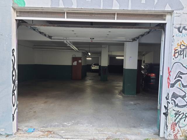 Garaje en Venta en Extremadura Kalea en Santiago - Arana