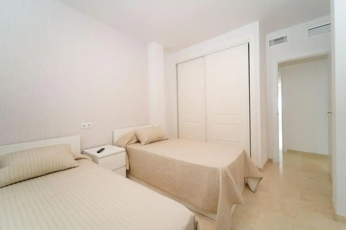 Habitación de Apartamento en venta en Marbella con Aire acondicionado, Calefacción y Terraza