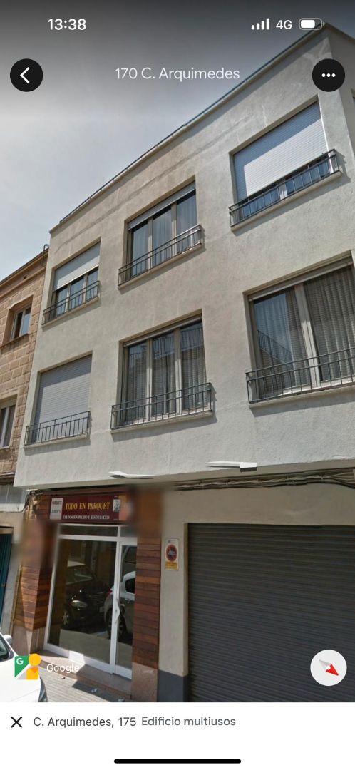 Vista exterior de Edifici en venda en Terrassa