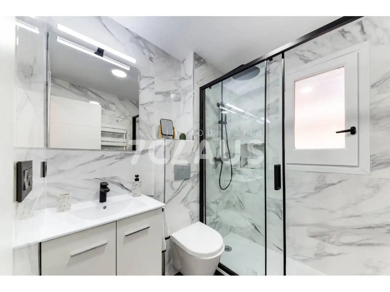 Badezimmer von Wohnung zum Verkauf in Encamp mit Heizung, Parkett und Terrasse