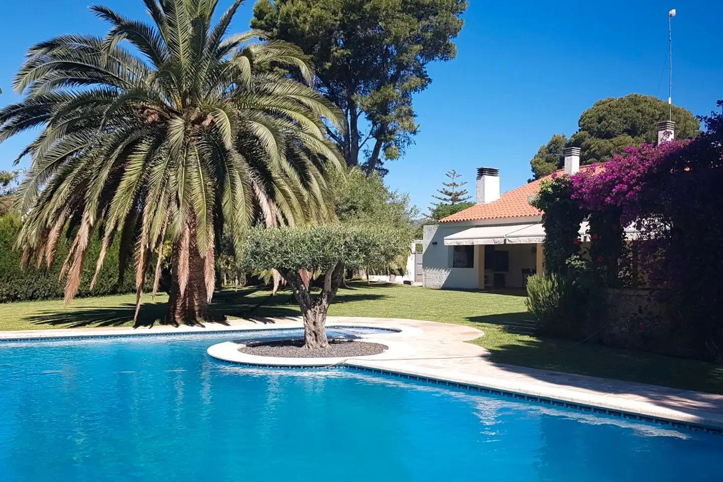 Piscina de Casa o xalet en venda en L'Ametlla de Mar  amb Aire condicionat, Jardí privat i Terrassa